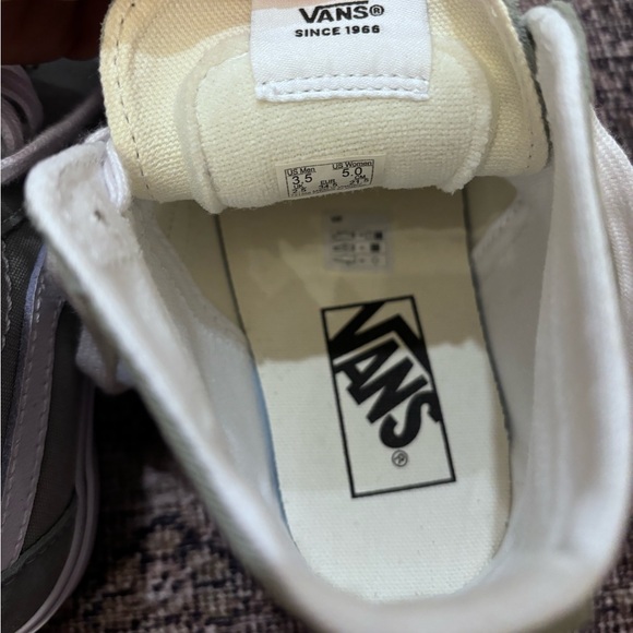Brand NEW in box Vans high-tops - Picture 3 of 8